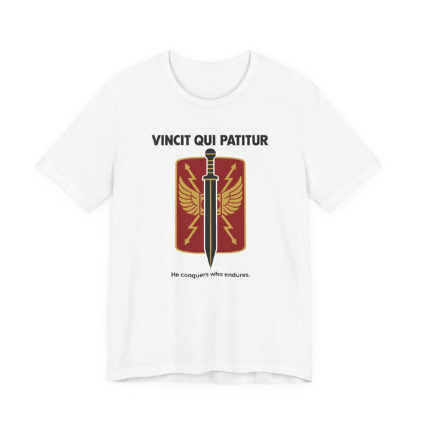 Vincit Qui Patitur – He Conquers Who Endures | T-Shirt