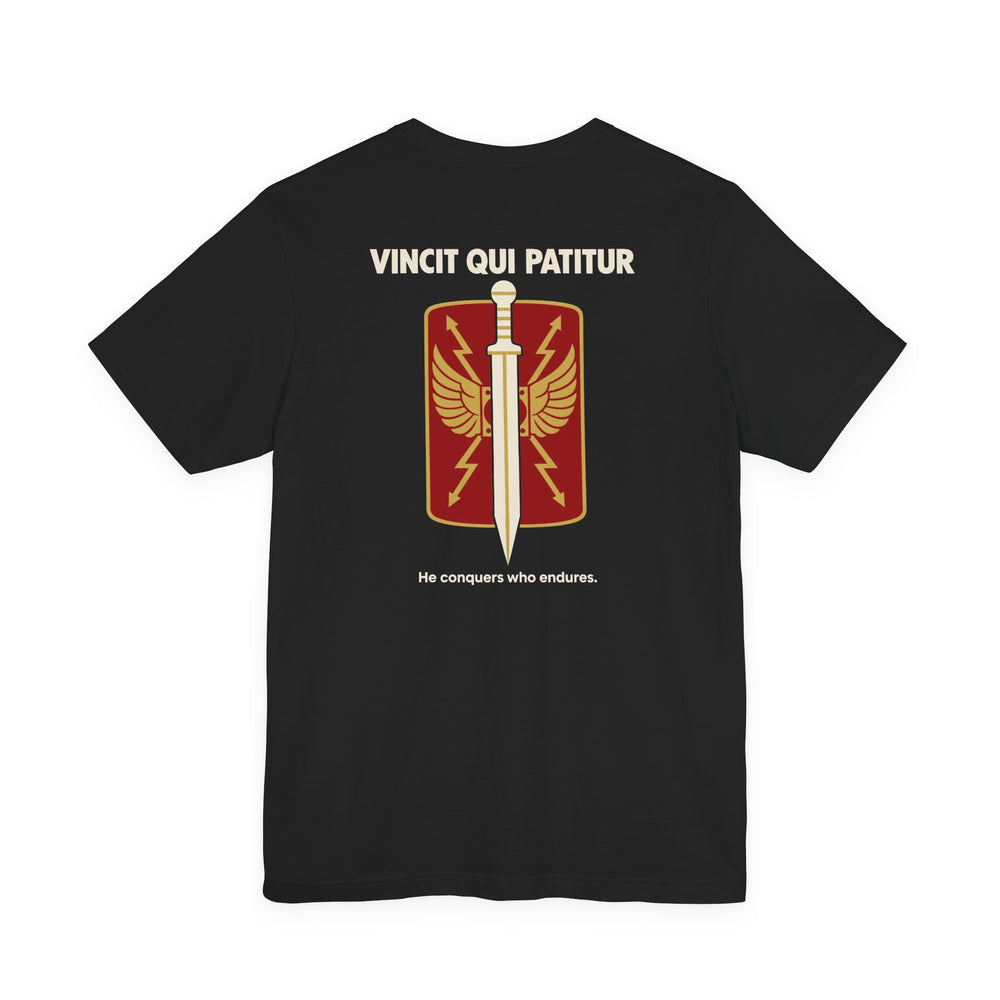 Vincit Qui Patitur – He Conquers Who Endures | T-Shirt (Back Print)